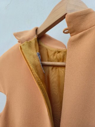 Vestido oriental manga corta camel claro