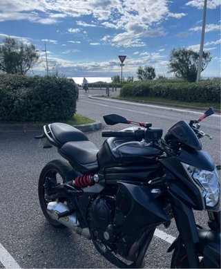 Kawasaki ER6N Negra