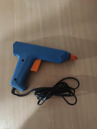 Pistola de silicona azul