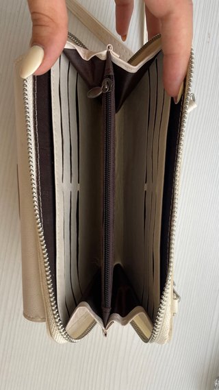 Bolso beige con correa