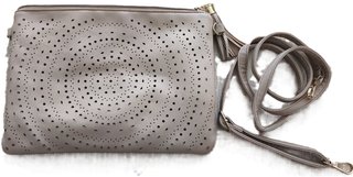 Bolso monedero beige/gris con detalles