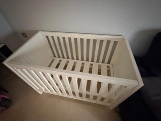 Cuna de madera  blanca de alta calidad