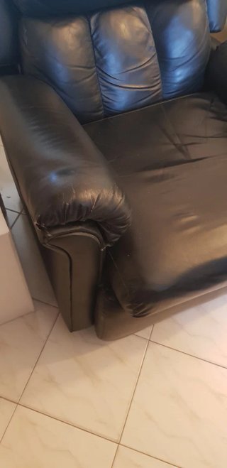 N. 2 Poltrone in similpelle nera
