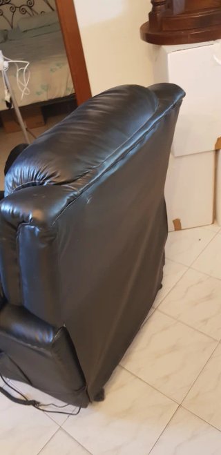 N. 2 Poltrone in similpelle nera