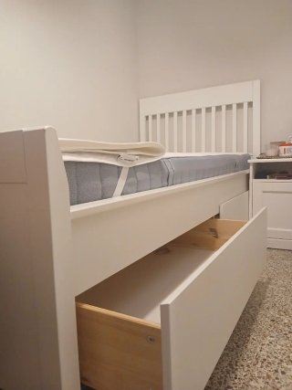 Cama individual con colchón, protecto y almohada