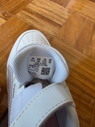 Zapatillas nuevas Puma niña blancasyrosas. Talla30