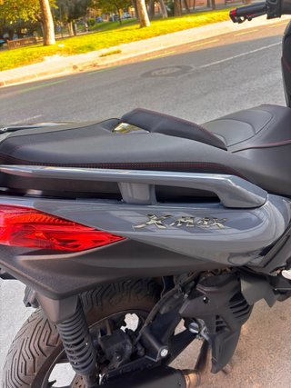 Yamaha XMAX Tech Max 2022-2023 Gris nardo