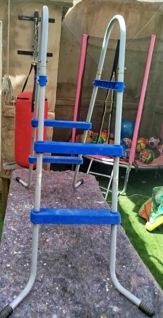 Escalera Piscina Desmontable Metal y Plástico