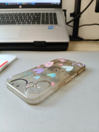 Funda iPhone 15 de corazones