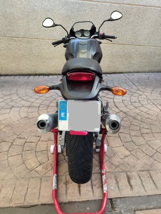 Ducati Monster 620 Dark Doble Disco del año 2005