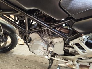Ducati Monster 620 Dark Doble Disco del año 2005