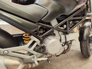 Ducati Monster 620 Dark Doble Disco del año 2005