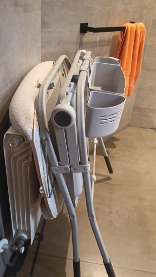 Cambiador bebé con bañera integrada plegable.