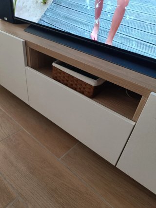 Mueble TV madera y blanco