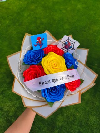 Ramo de flores Spiderman