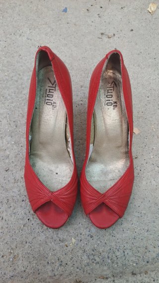 Zapatos tacón rojos piel