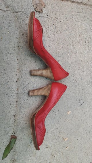 Zapatos tacón rojos piel