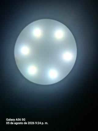 Foco LED con botón de encendido