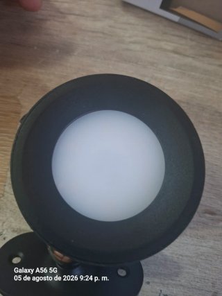 Foco LED con botón de encendido