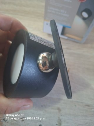 Foco LED con botón de encendido