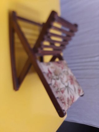 Reposapiés de madera y tela