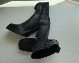 Botas negras de tacón