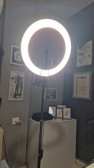 Foco LED con trípode