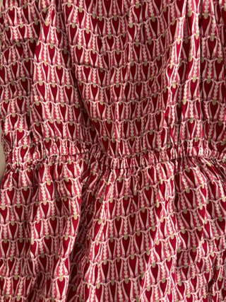 Mono corto de tirantes estampado rojo y blanco