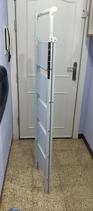 Escalera 5 peldaños acero lacado