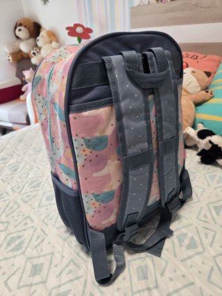 Mochila escolar MOVM con pompón