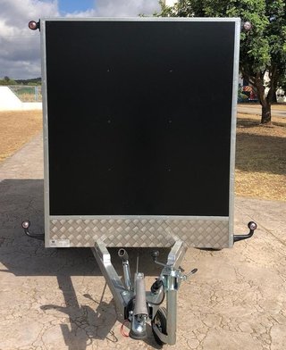 NUEVO: Remolque caja cerrada 750 kg