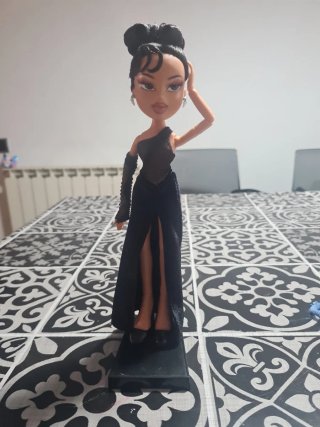 Muñeca Bratz Vestido Negro Kelly Jenner