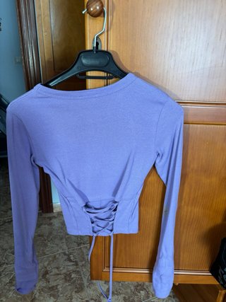 Top Bershka Lila Manga Larga