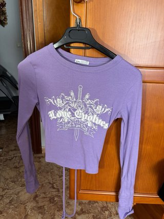 Top Bershka Lila Manga Larga