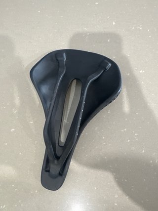 Sillín de bicicleta con diseño 3D de carbono