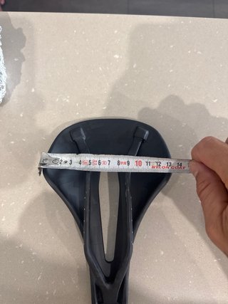 Sillín de bicicleta con diseño 3D de carbono