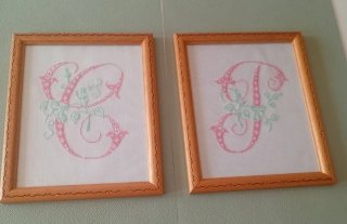 2 Cuadros Letras Góticas Rosas y Verdes