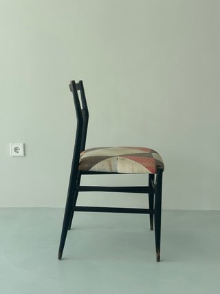 Silla de diseño clásico para restaurar