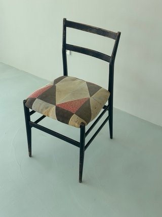 Silla de diseño clásico para restaurar