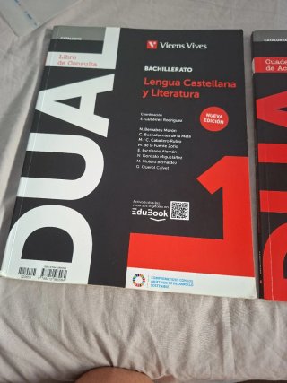 Dos libros de castellano 1ro de bachillerato