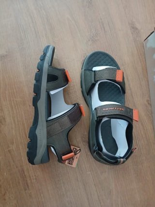 Skechers Relaxed Fit con Luxe Foam