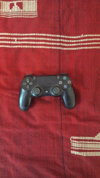 PS4 (PlayStation 4) Negra + Mando Original