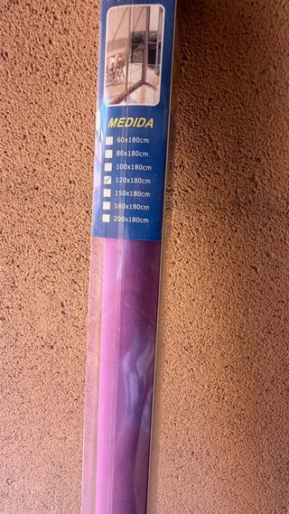 Cortina morada de tela / estore.