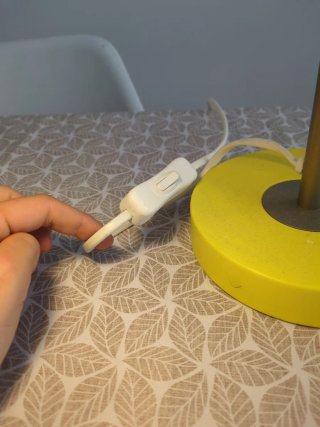 Lámpara de escritorio flexo amarilla