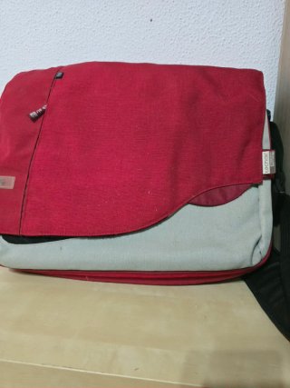Maletín bandolera Tech Air para portátil