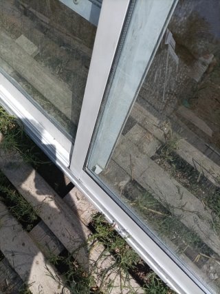 Puerta corredera grande de aluminio