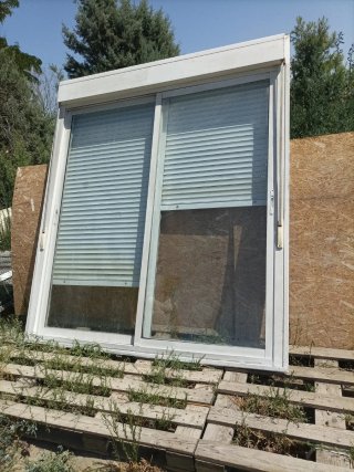 Puerta corredera grande de aluminio