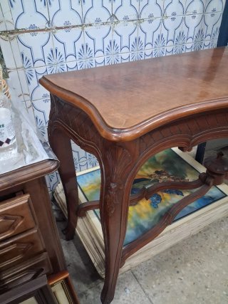 Consola de madera grande