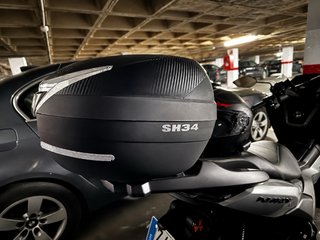 Baúl Shad SH34 carbono + parrilla + tornillos