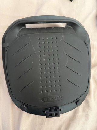 Baúl Shad SH34 carbono + parrilla + tornillos